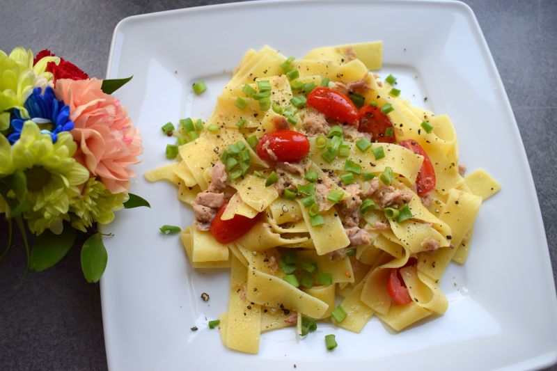 Pappardelle z tuńczykiem, gorgonzolą i pomidorkami Pappardelle z tuńczykiem, gorgonzolą i pomidorkami