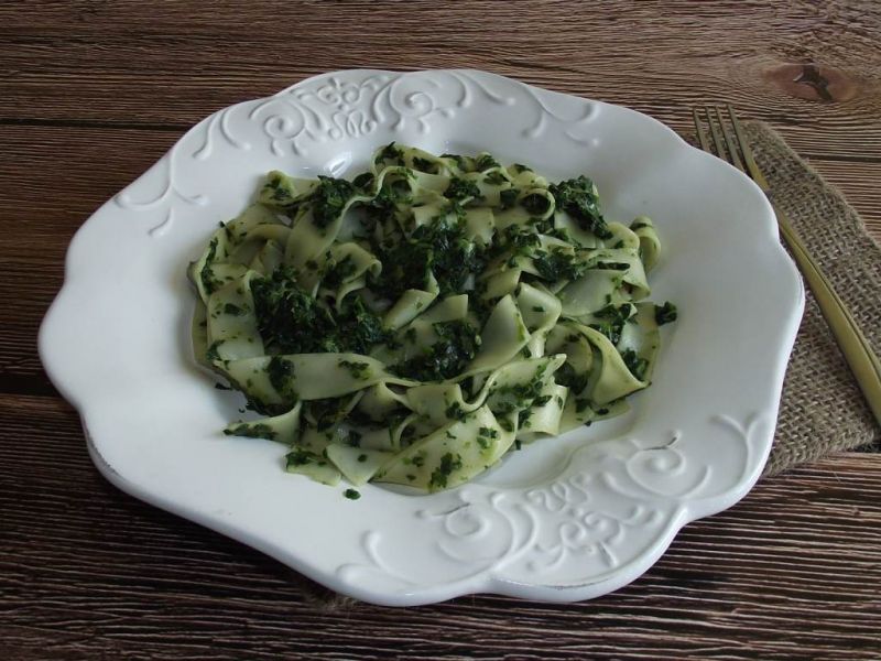 Pappardelle ze szpinakiem i czosnkiem  Pappardelle ze szpinakiem i czosnkiem