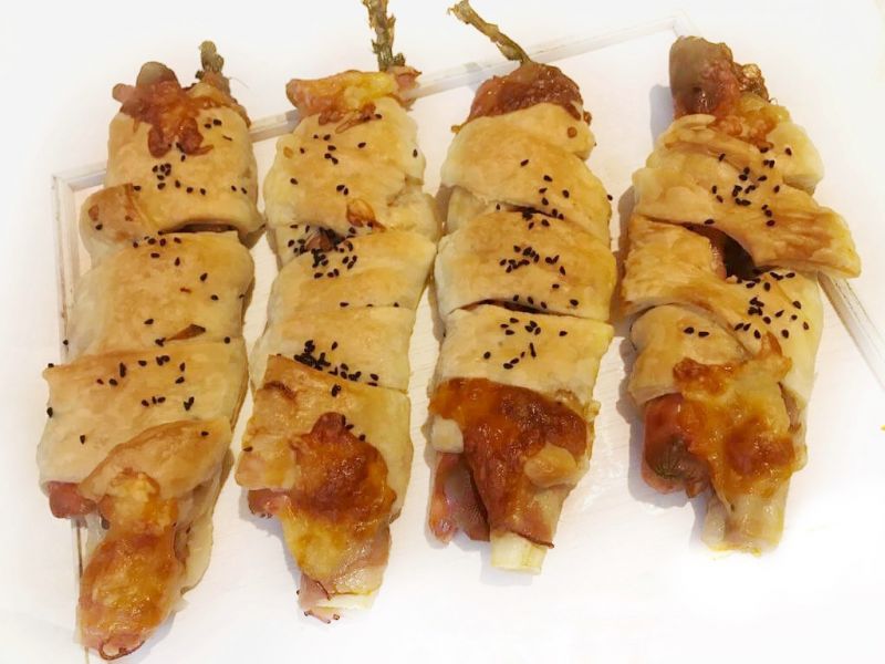 Papryczki ze szparagami i parówką Papryczki ze szparagami i parówką