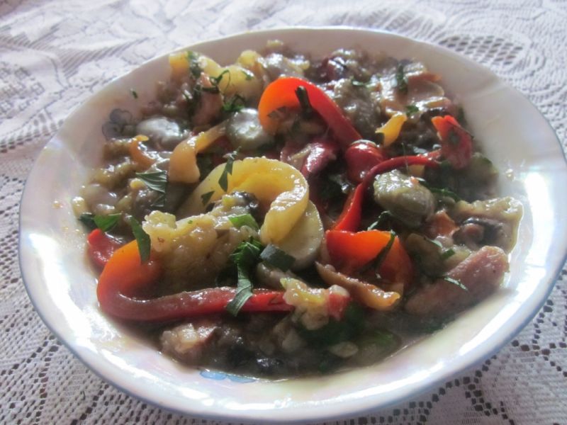 Papryka duszona z cukinią i bobem