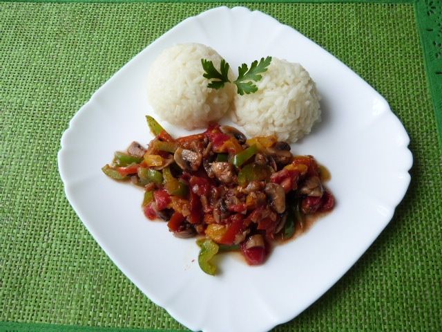 Papryka duszona z pieczarkami  Papryka duszona z pieczarkami