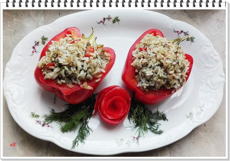 Papryka Eli faszerowana ryżem z tuńczykiem Papryka Eli faszerowana ryżem z tuńczykiem