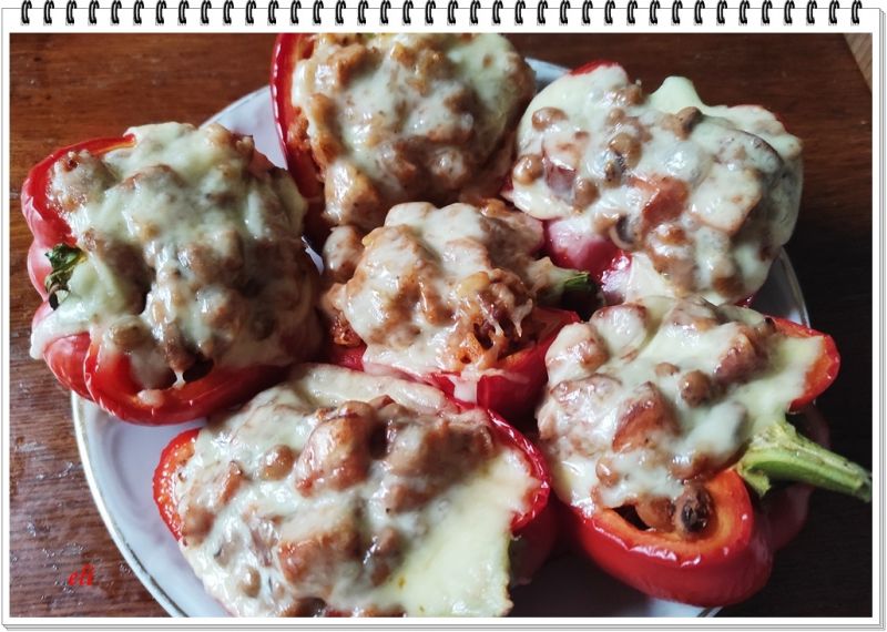 Papryka Eli z kiełbasą i fasolą czarne oczko Papryka Eli z kiełbasą i fasolą czarne oczko