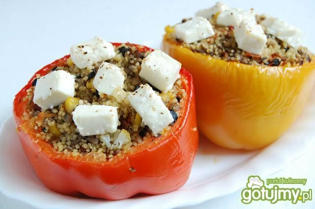 Papryka faszerowana kaszą kuskus 