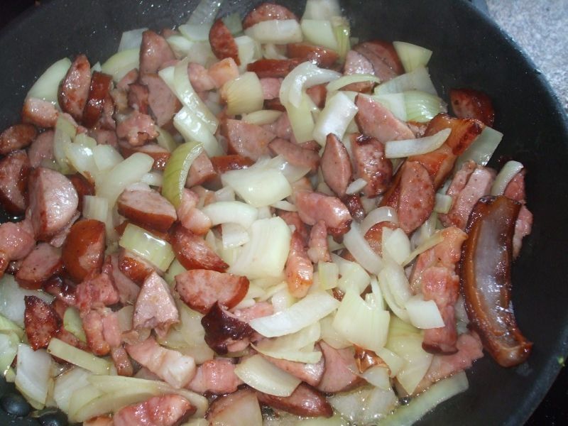Papryka faszerowana kiełbasą i cebulą