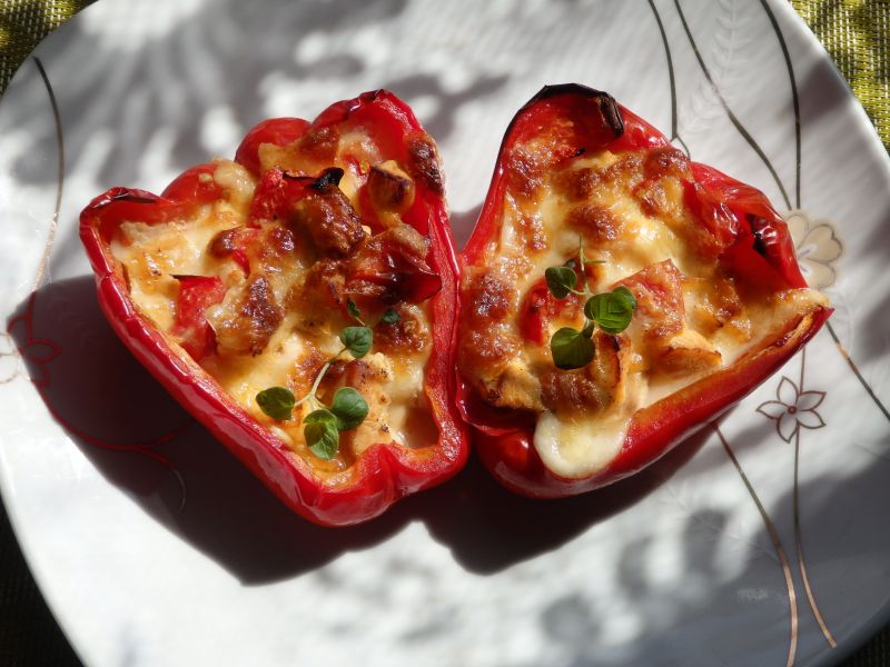 Papryka faszerowana kurczakiem i mozzarellą Papryka faszerowana kurczakiem i mozzarellą