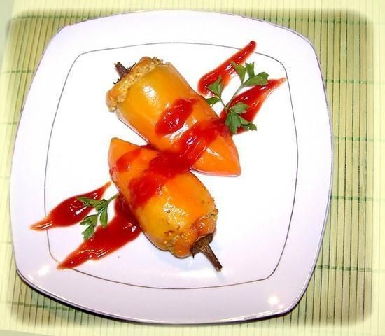 Papryka faszerowana  mięsem. Papryka faszerowana  mięsem.