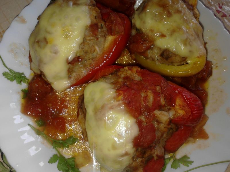 Papryka faszerowana mięsem i ryżem Papryka faszerowana mięsem i ryżem
