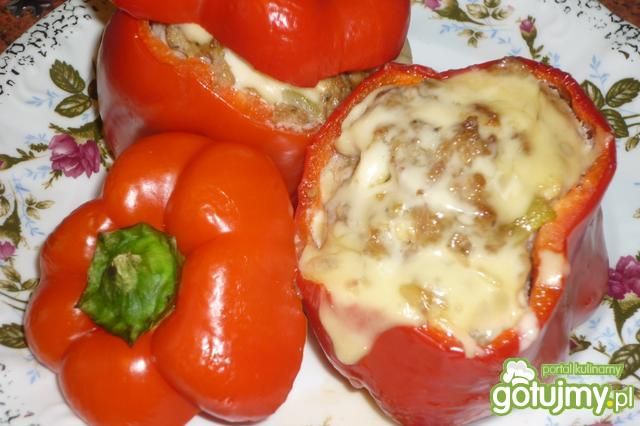 Papryka faszerowana mięsem mielonym