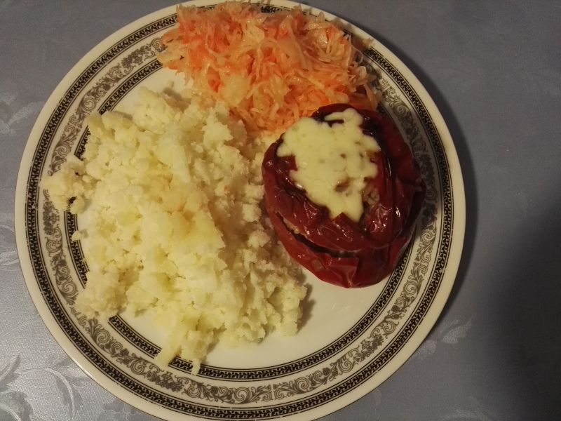 Papryka faszerowana mięsem mielonym i ryżem