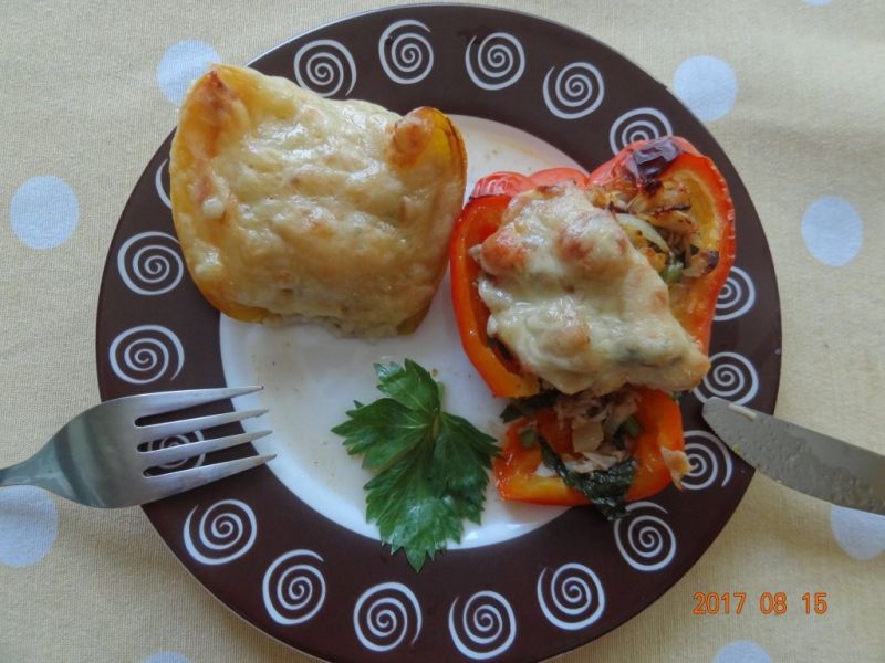 Papryka faszerowana mięsem z pomidorami Papryka faszerowana mięsem z pomidorami