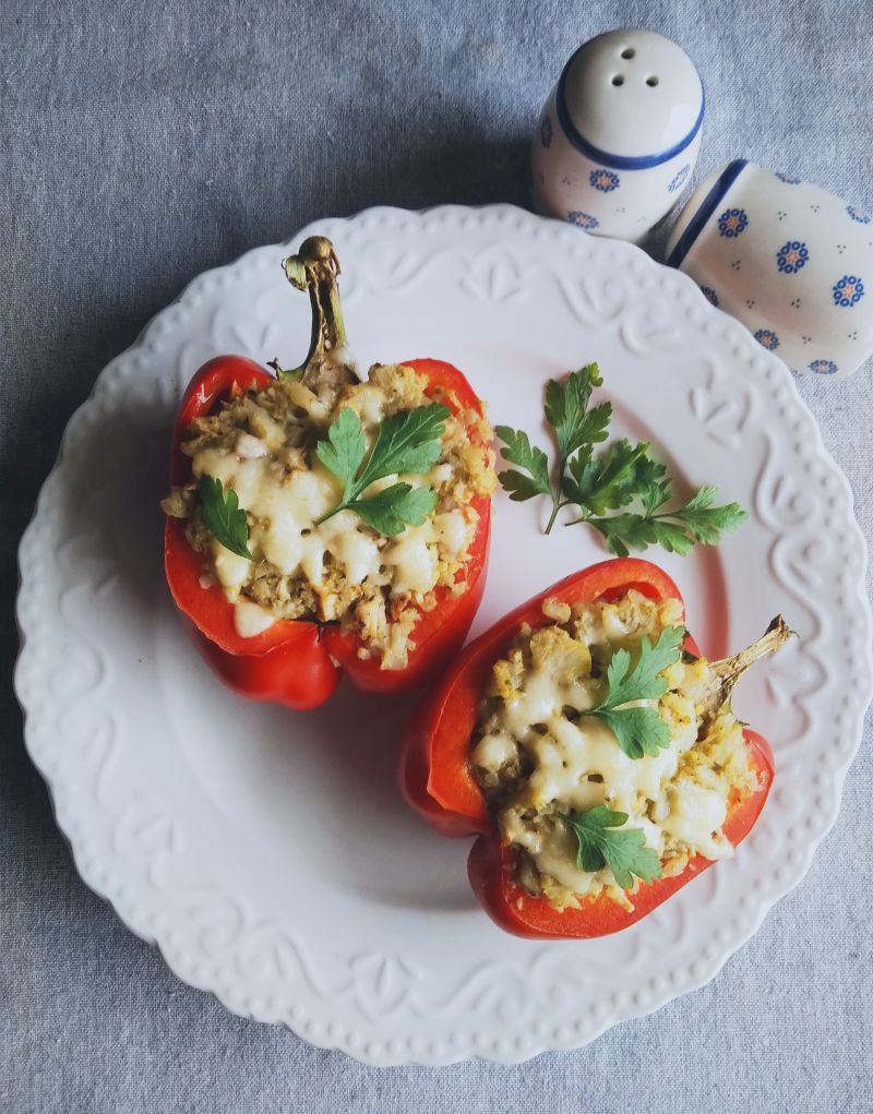 Papryka faszerowana ryżem z kalafiora
