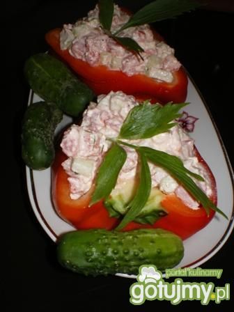 Papryka faszerowana sałatką Papryka faszerowana sałatką