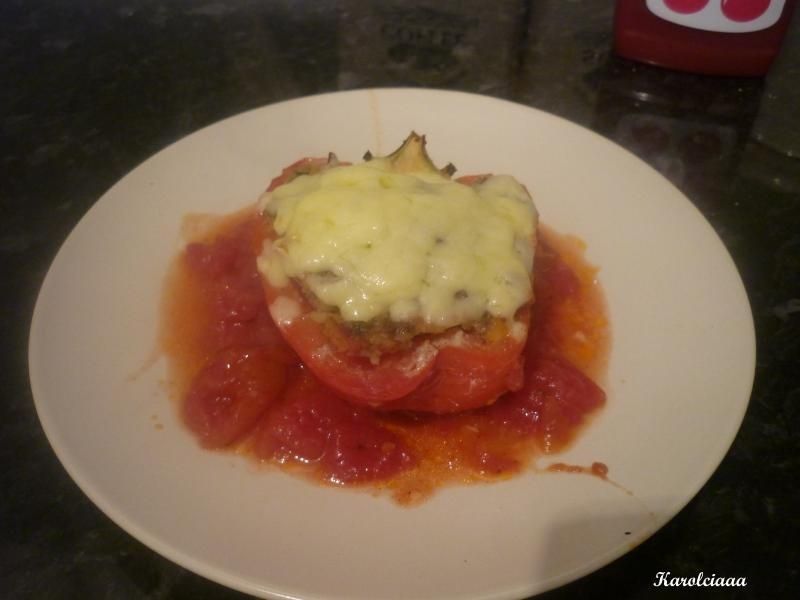 PAPRYKA FASZEROWANA Z PIECZARKAMI I SOSIKIEM