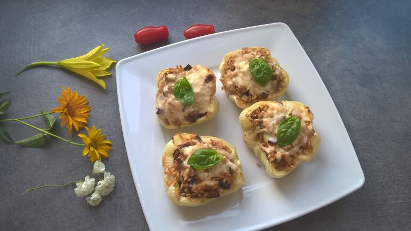 Papryka grillowana z kaszą owsianą i bakłażanem 