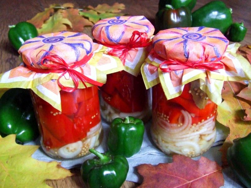 Papryka konserwowa z cebulą Papryka konserwowa z cebulą