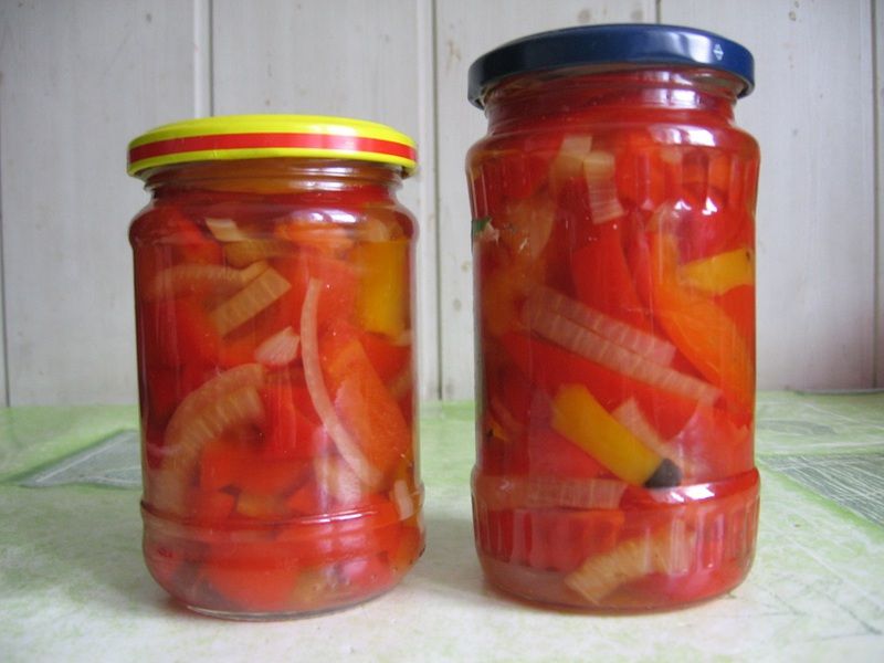 Papryka marynowana z miodem i cebulą