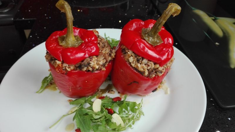 Papryka nadziewana komosą ryżową z pieczarkami 