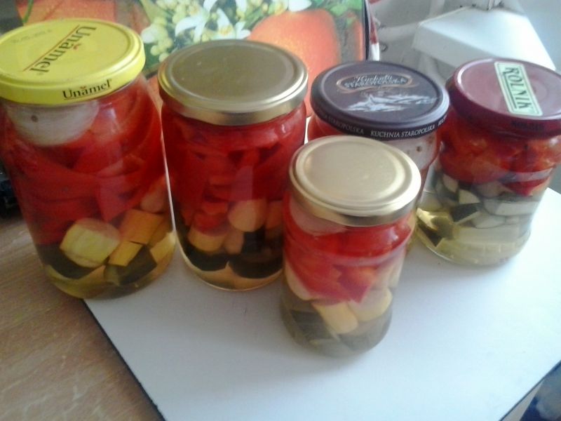 Papryka z cukinią oraz kolendrą w zalewie Papryka z cukinią oraz kolendrą w zalewie