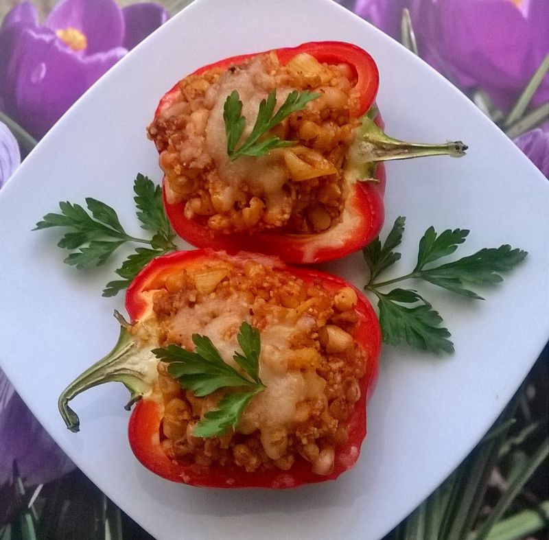 Papryka z fasolą, makaronem, mięsem mielonym Papryka z fasolą, makaronem, mięsem mielonym