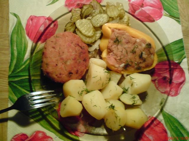 Papryka z mięsem mielonym i pieczarkami