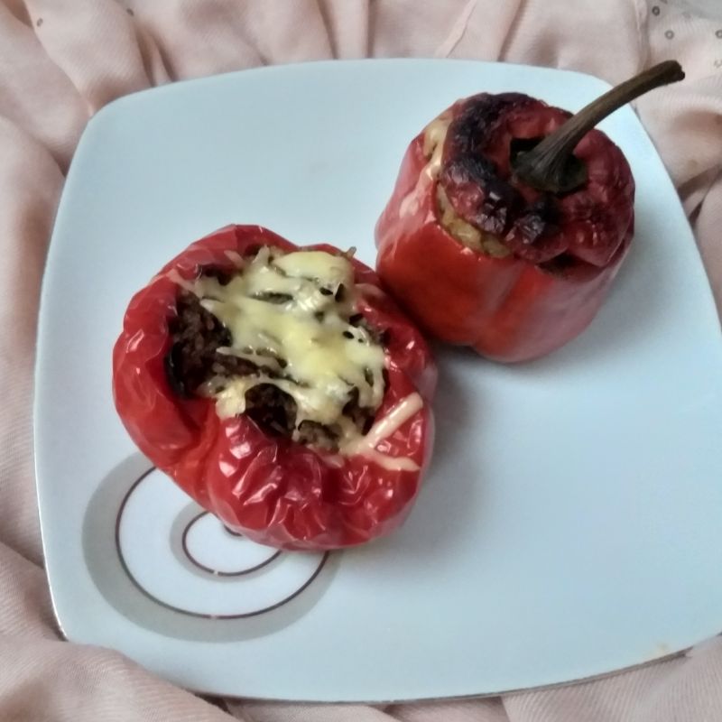 Papryka z mięsem, ryżem i suszem grzybowym