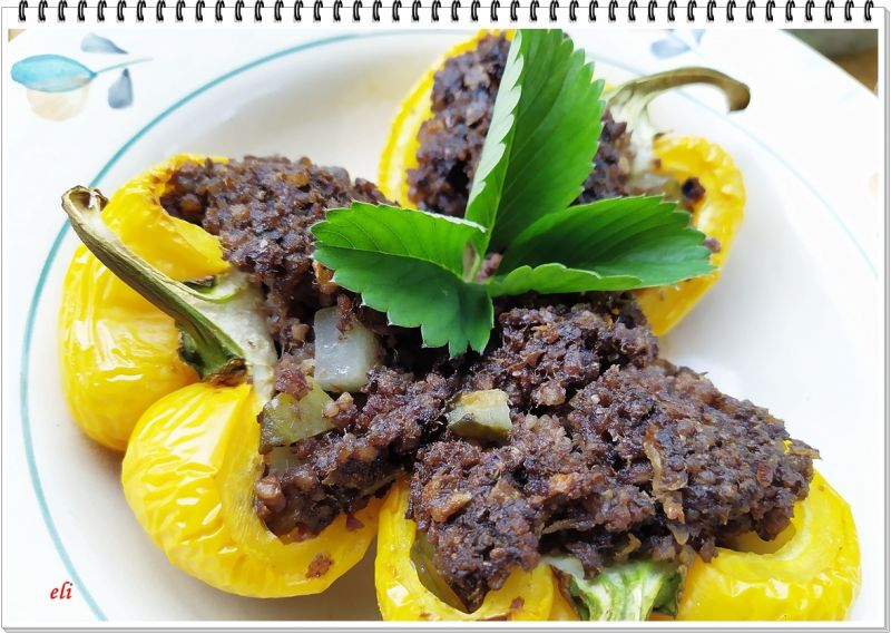 Papryka żółta Eli z kaszanką i ogórkiem kiszonym