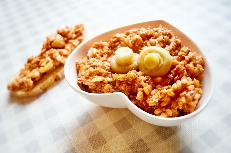 Paprykarz z makrelą i pieczarkami