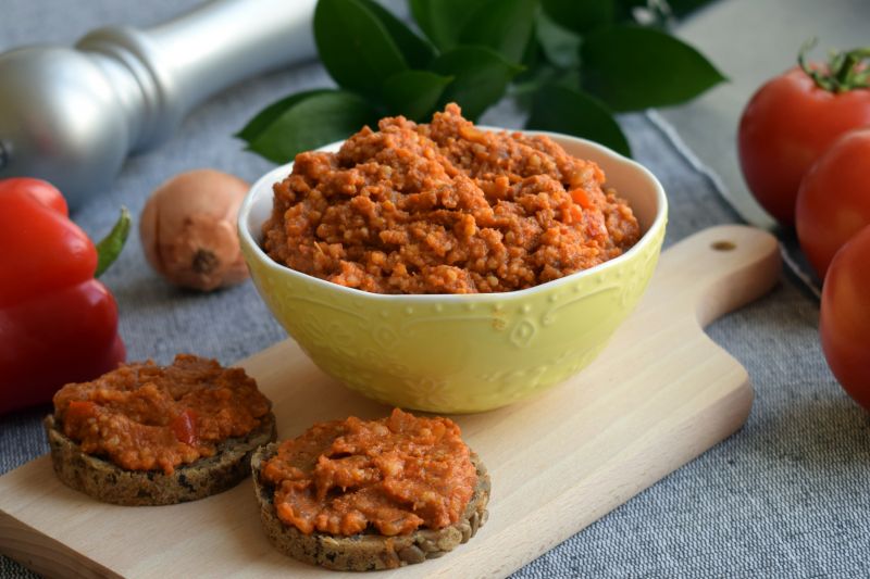 Paprykarz z wędzonej makreli i kaszy jaglanej 