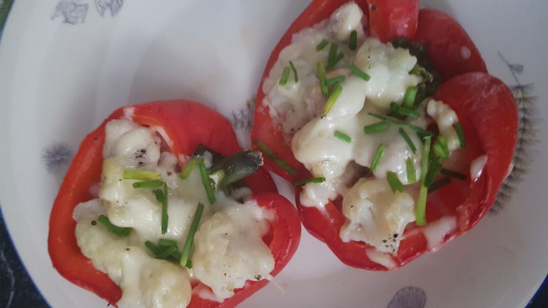 Papryki faszerowane mięsem i kalafiorem Papryki faszerowane mięsem i kalafiorem