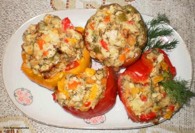 Papryki faszerowane mięsem i kasza manną Papryki faszerowane mięsem i kasza manną
