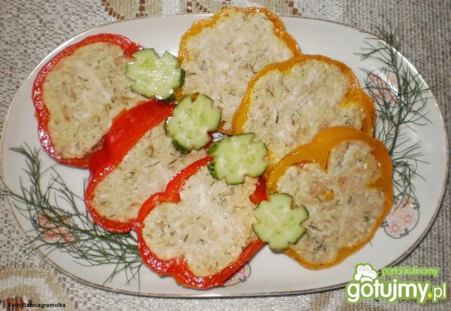 Papryki faszerowane mięsem na zimno Papryki faszerowane mięsem na zimno