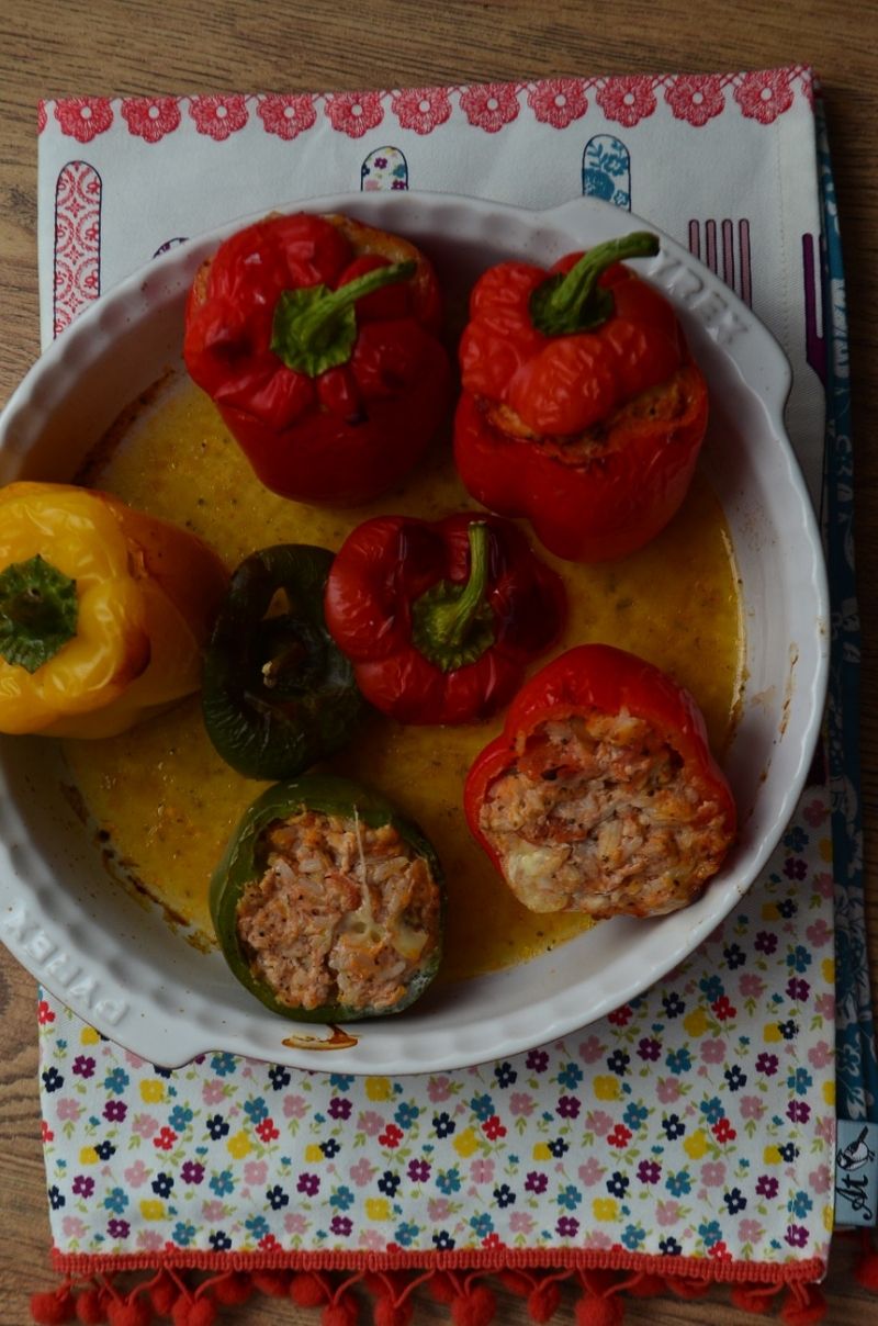 Papryki faszerowane mięsem, ryżem i mozzarellą