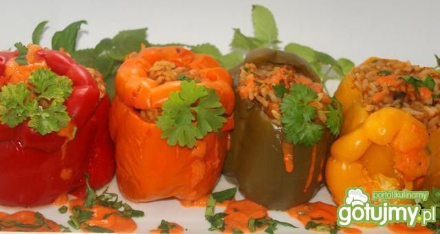 Papryki faszerowane ryżem z fasolą Papryki faszerowane ryżem z fasolą