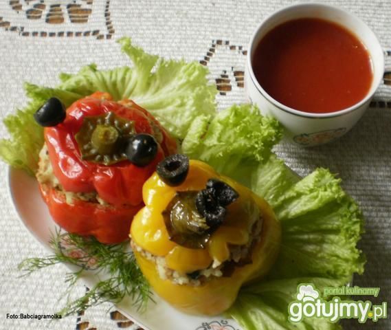 Papryki faszerowane z włoską nutą : Papryki faszerowane z włoską nutą :