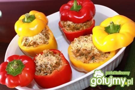 Papryki nadziewane cukinia i makaronem