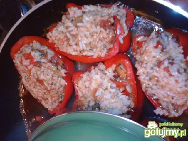 Papryki pomidorowe z ryżem