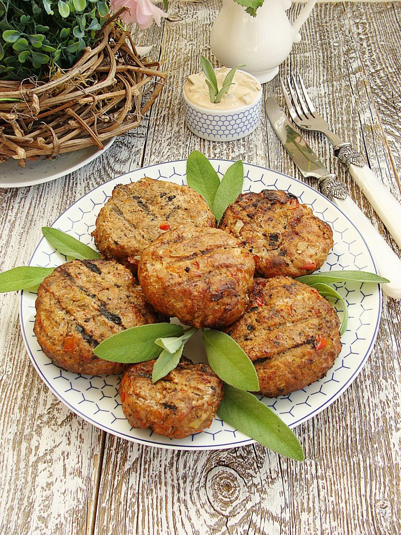 Paprykowe burgery z ostrym sosem