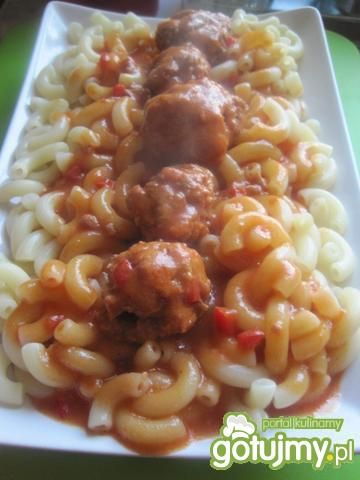 Paprykowe klopsiki w sosie pomidorowym