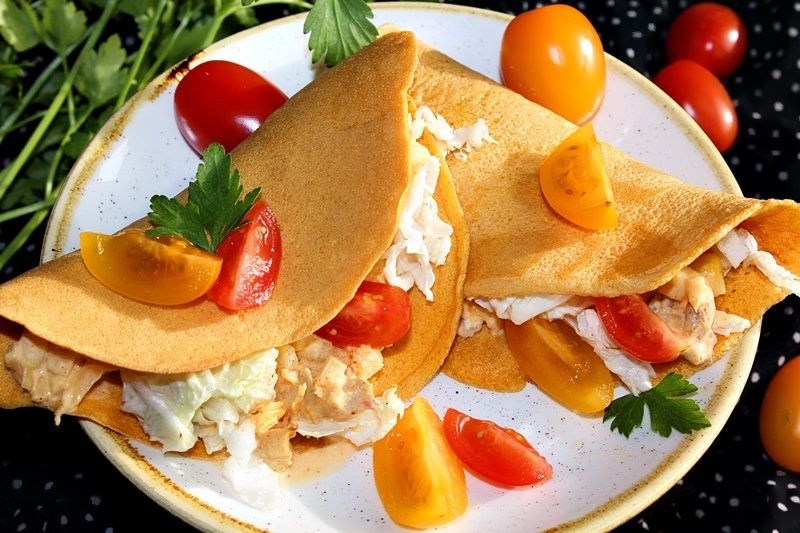 Paprykowe placki biszkoptowe z nadzieniem