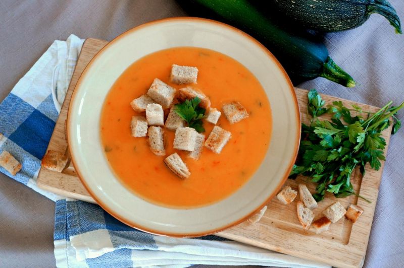 Paprykowo- cukiniowa zupa krem  Paprykowo- cukiniowa zupa krem