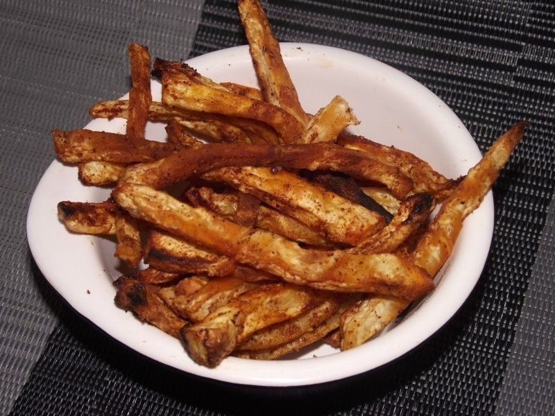 Paprykowo-ziołowe frytki z selera