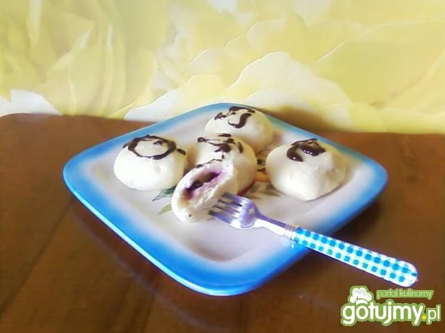 Parowańce z borówkami.