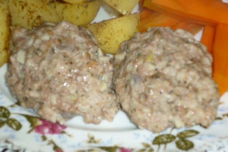 Parowane kotlety z z koperkiem i słodką papryką Parowane kotlety z z koperkiem i słodką papryką