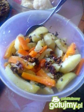 parowane ziemniaki z czosnkiem i cebulą