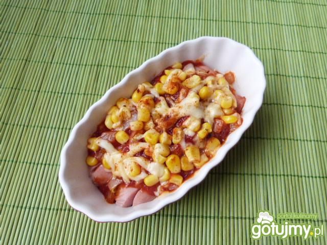 Parówki cielęce zapiekane z kukurydzą Parówki cielęce zapiekane z kukurydzą