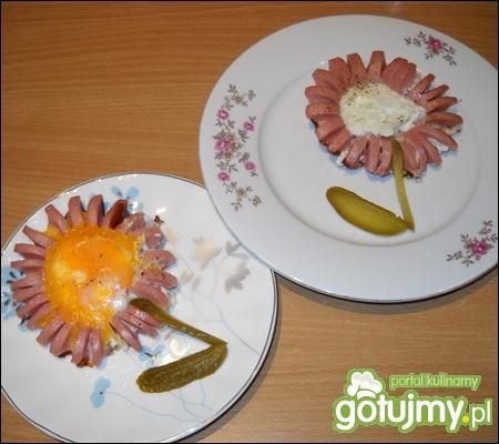 Parówki kwiatki czyli wiosna na talerzu Parówki kwiatki czyli wiosna na talerzu