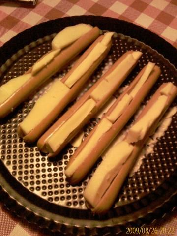 Parówki nadziewane żółtym serem