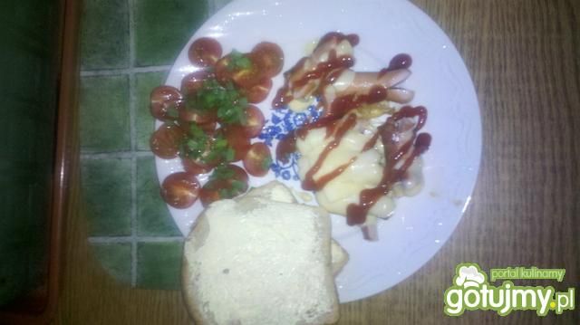 Parówki smażone z zółtym serem