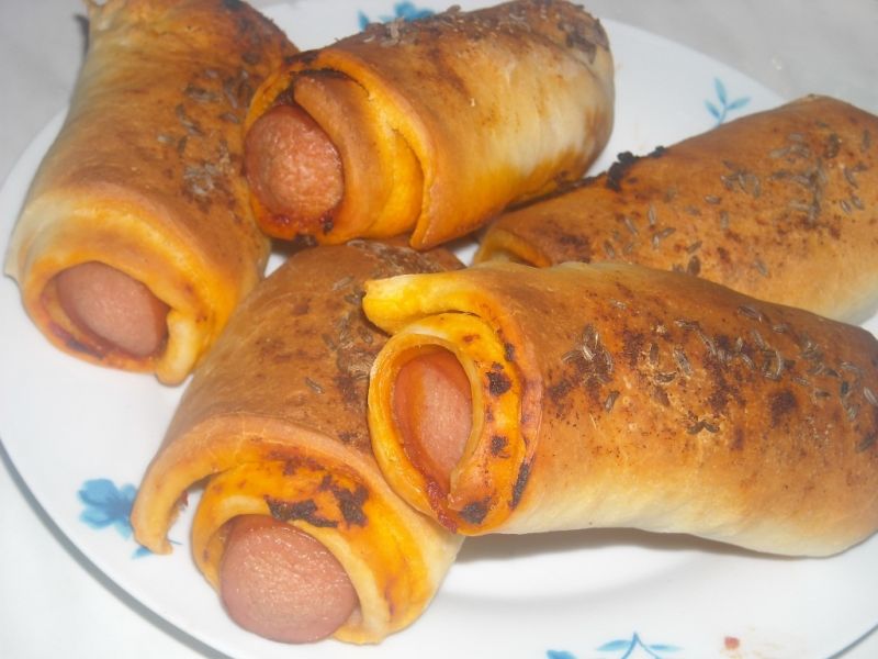 Parówki w cieście drożdżowym